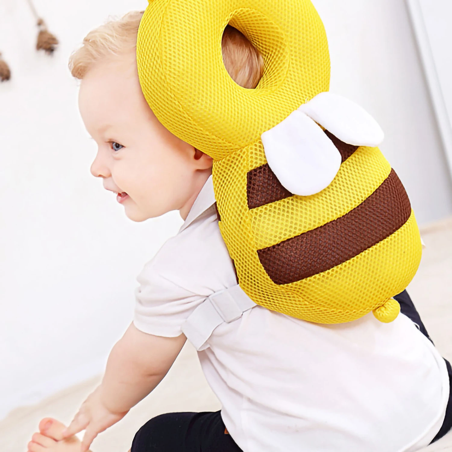 Baby Head Protector Adjustable Breathable Cute Bee Shape Toddler Head Protection Cushion with Chest Strap Yellow Breathable Cloth Free Size