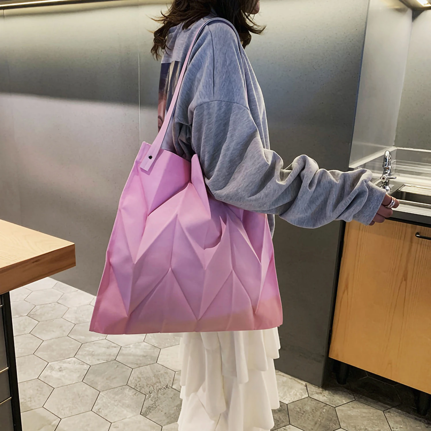 Reusable Tote Bag Large Capacity Fashion Polyline Design Shopping Cloth Bag for Home Travelling Office Pink