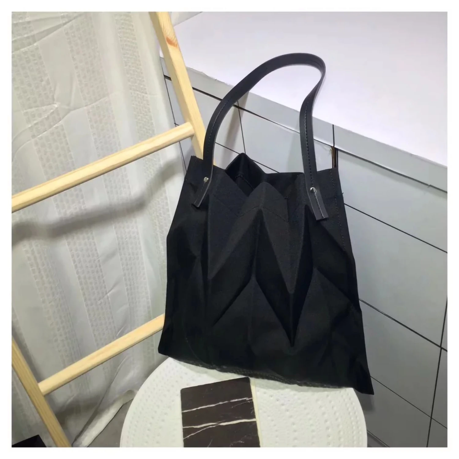 Reusable Tote Bag Large Capacity Fashion Polyline Design Shopping Cloth Bag for Home Travelling Office Black