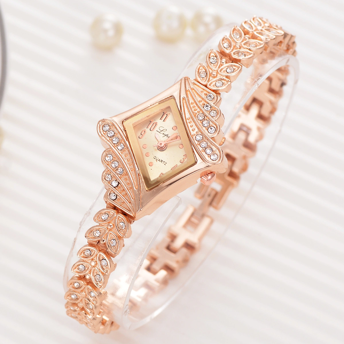 Lady Women Quartz Rhinestone Crystal Wrist Watch Rhombus (Golden)