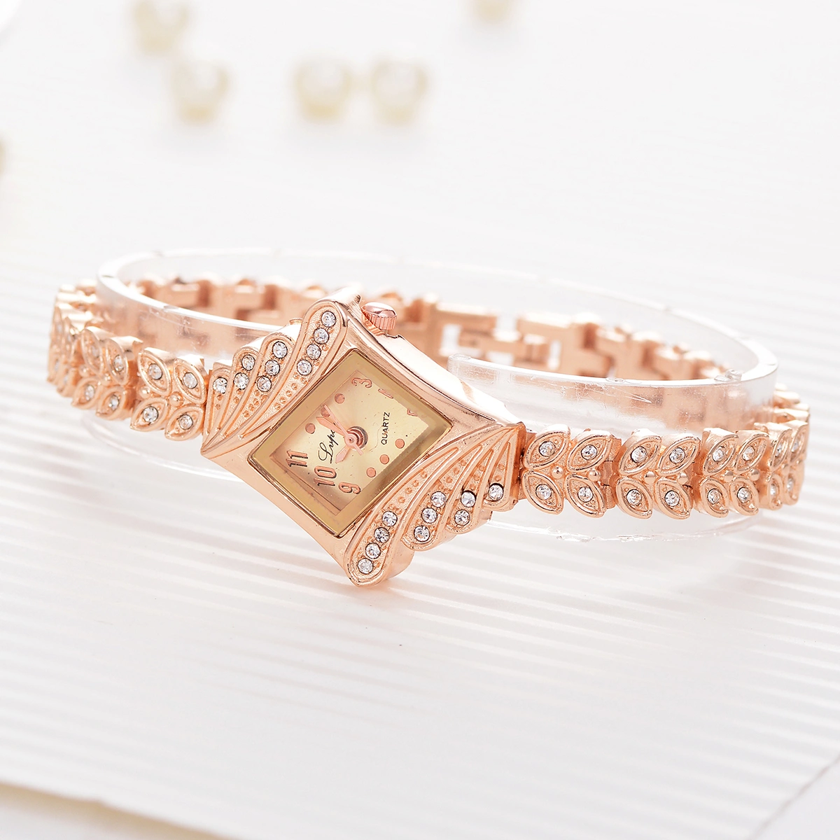 Lady Women Quartz Rhinestone Crystal Wrist Watch Rhombus (Golden)