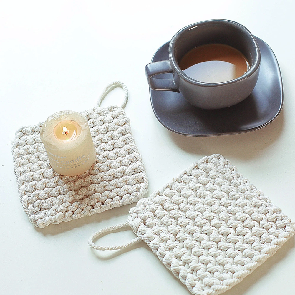1Pc Knitted Cup Mat Handcraft Cup Pad Woven Cup Mat Heat-resistant Cup Pad (White)