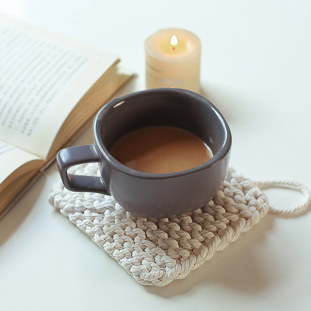 1Pc Knitted Cup Mat Handcraft Cup Pad Woven Cup Mat Heat-resistant Cup Pad (White)
