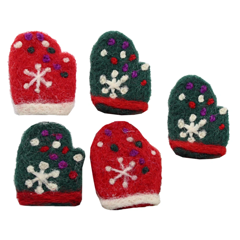 5PCS Xmas Felt Brooches Cartoon Gloves Brooch Cartoon Breastpins (Random Colors)