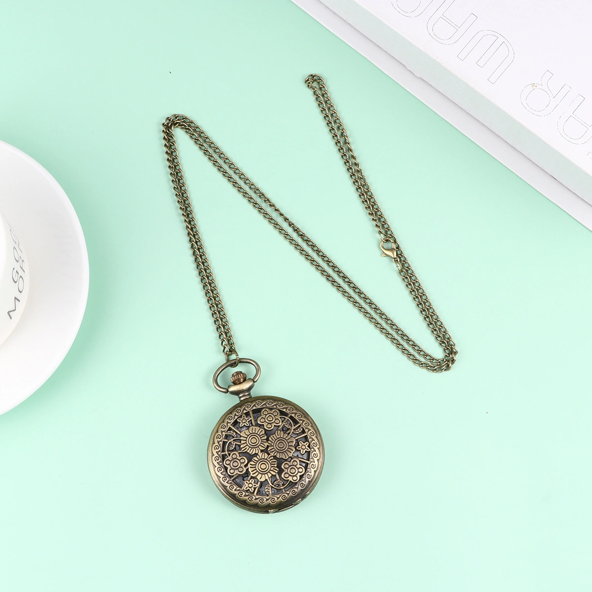1PC Retro Hollowed-out Pocket Watch Zinc Alloy Classic Delicate Quartz Pocket Watch (Style 6)