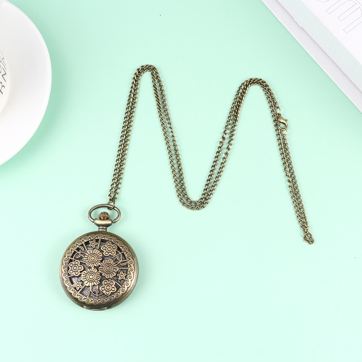 1PC Retro Hollowed-out Pocket Watch Zinc Alloy Classic Delicate Quartz Pocket Watch (Style 6)