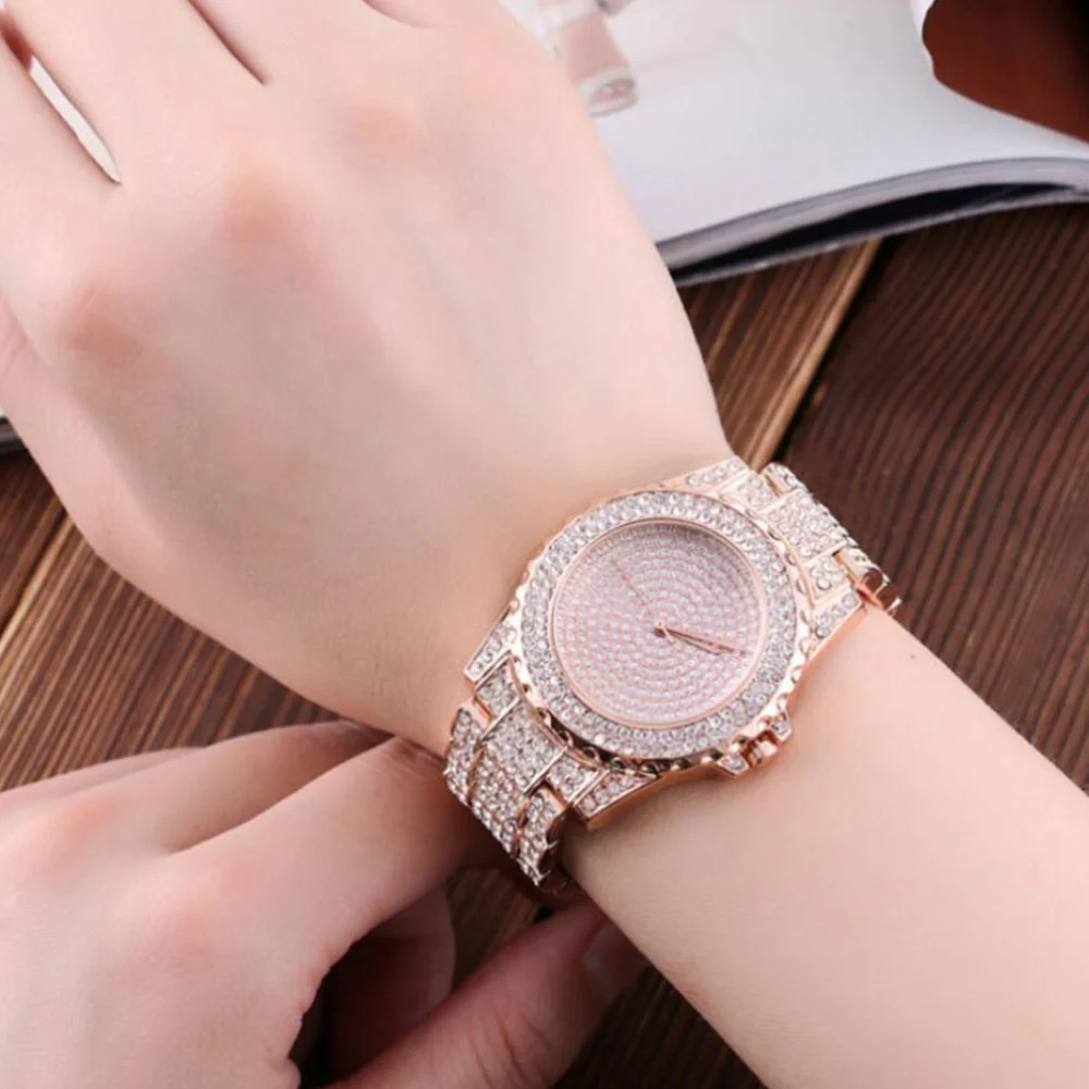 1PC Steel Band Watches Stylish Quartz Wristwatch Rhinestone Diamante Watch Delicate Quartz Wrist Watch for Women Lady Wearing Rose Gold