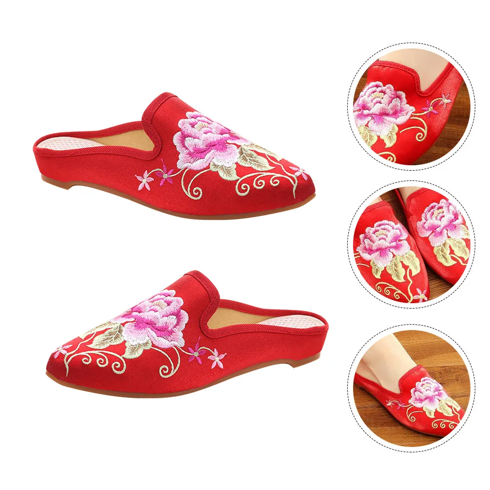 1 Pair Ethnic Style Embroidery Slippers Fashion Slippers for Women (Size 40)