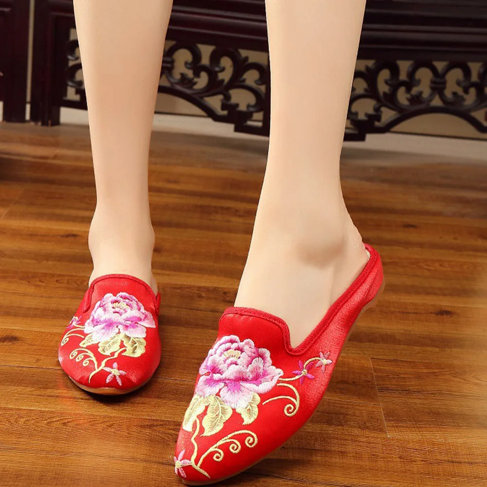 1 Pair Ethnic Style Embroidery Slippers Fashion Slippers for Women (Size 40)