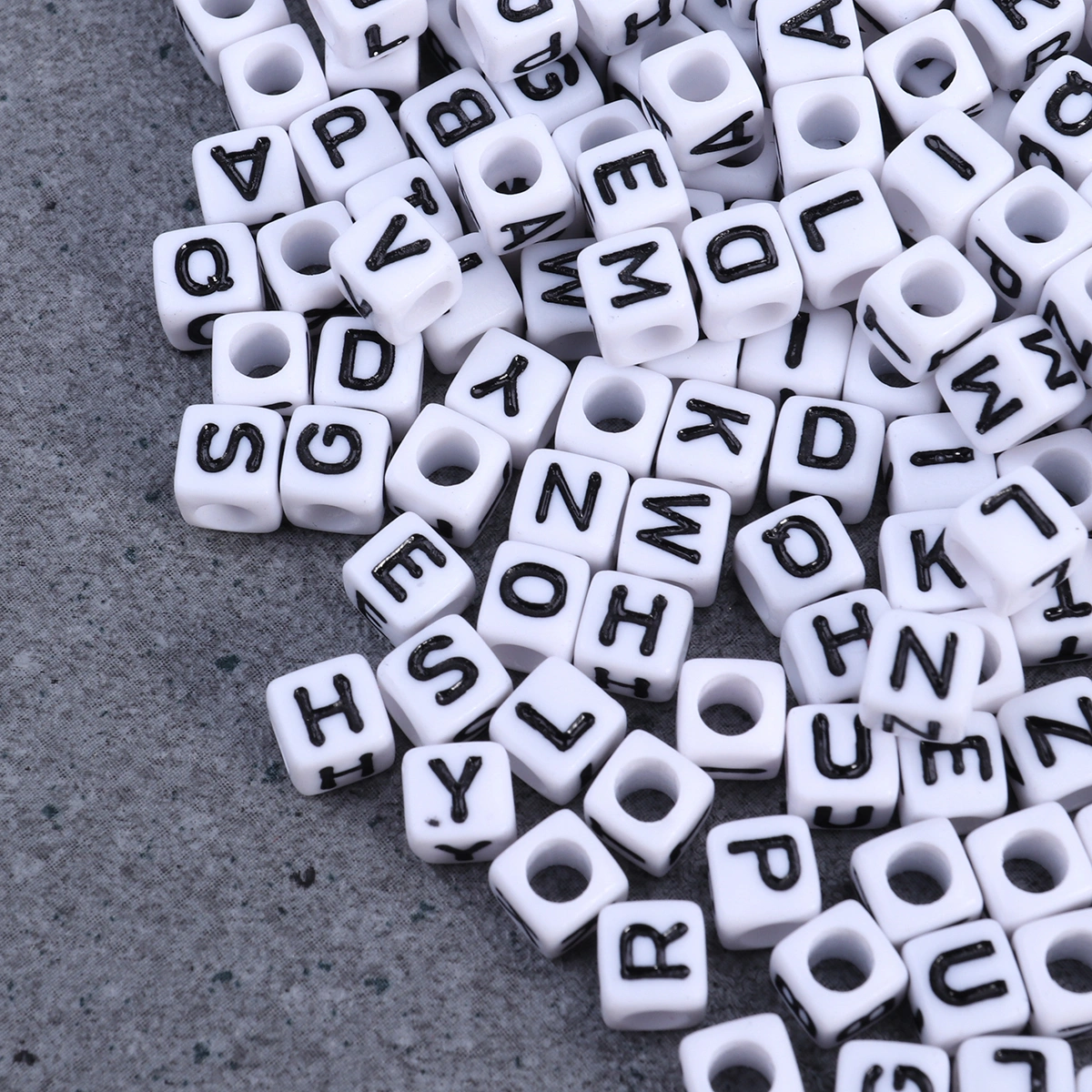 500 Pieces 6mm DIY Acrylic Alphabet Letter Cube Beads for Jewelry Making DIY Bracelets Children's Educational Toys Key Chains (White)