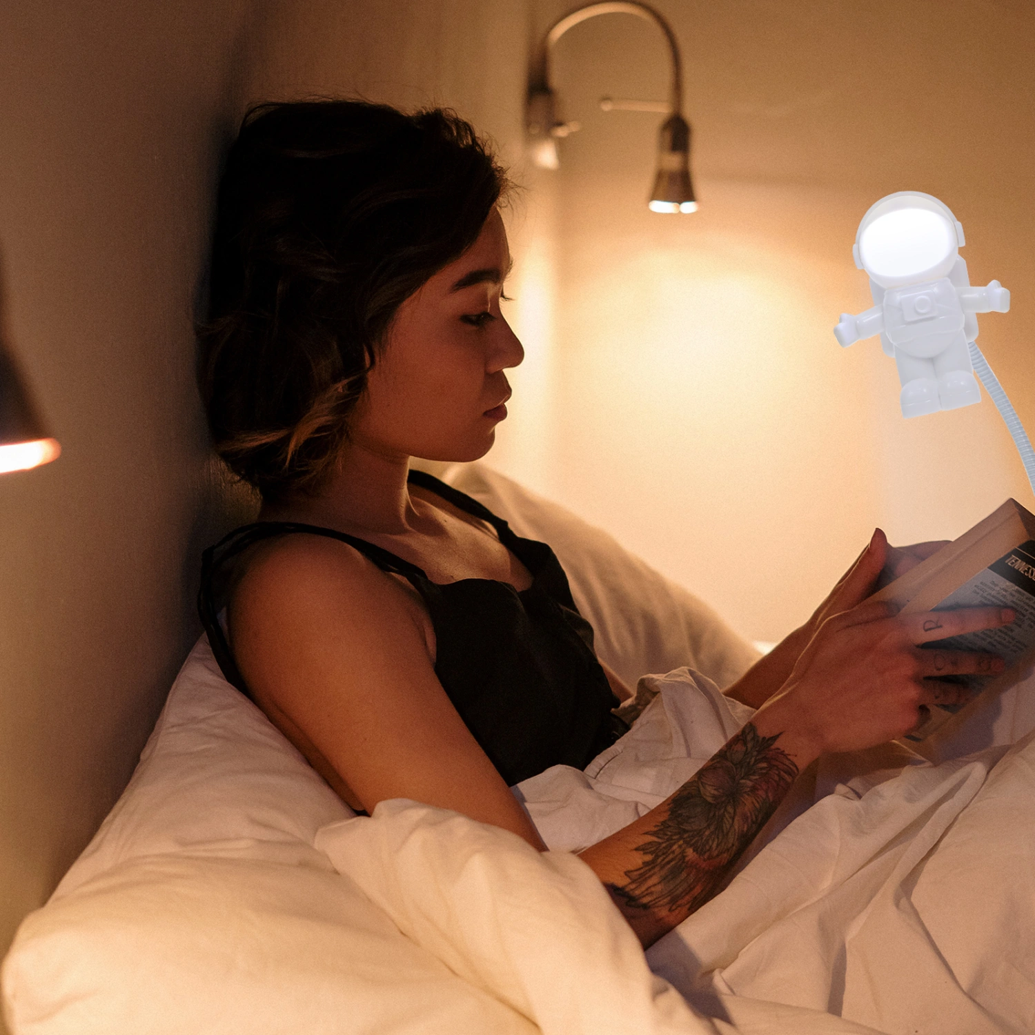 1PC Astronaut Pattern USB Night Lights Dormitory Table Lamp LED Reading Light Student Eye-Protection Table Lamp Bedside Lamp Night Light