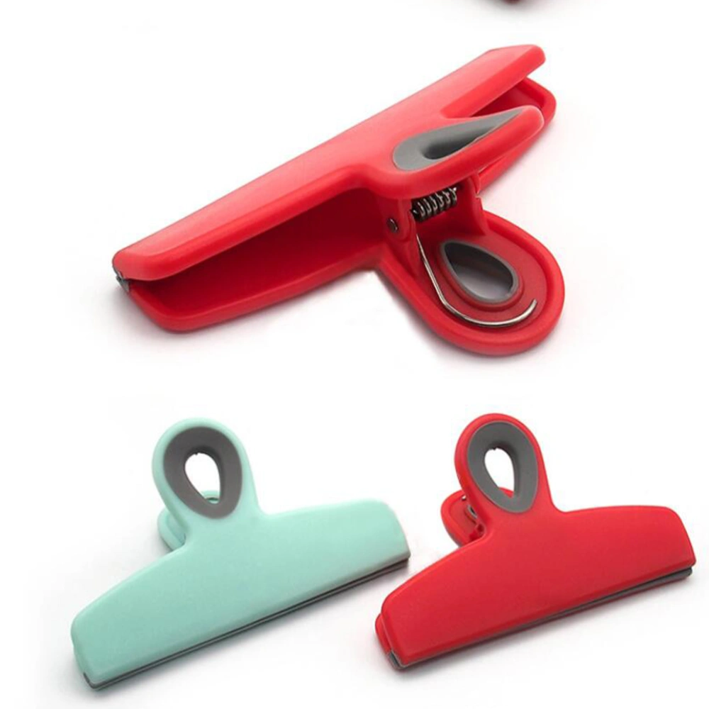 2pcs Food Sealing Clips Plastic Portable Dampproof Sealing Clips Snacks Food Clips (Light Green and Red)