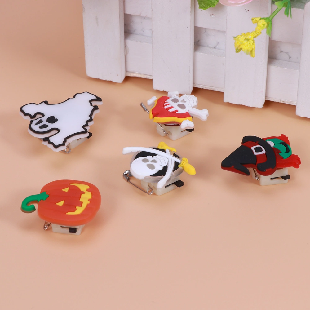 5PCS Halloween Flashing Brooch LED Brooch Kids Party Supplies Flashing Light Brooch (Random Style)