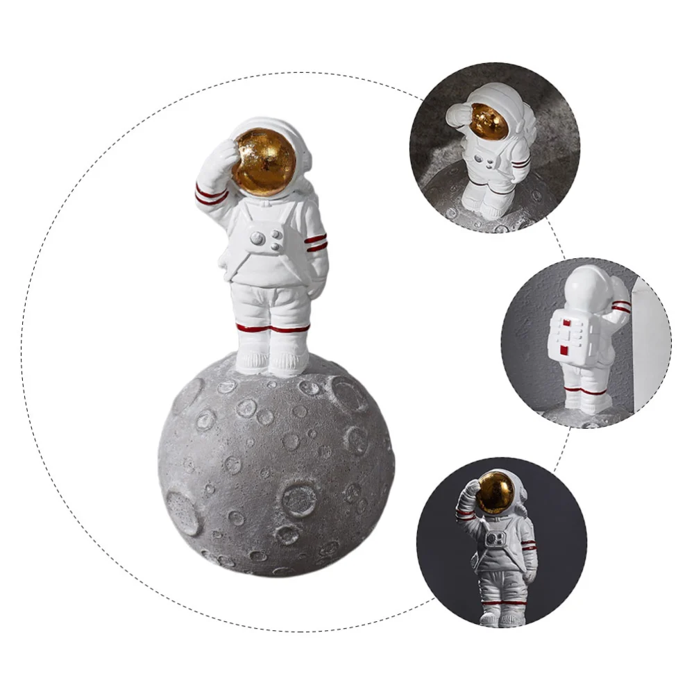 1pc Resin Astronaut Ornament  Cartoon Desktop Ornament Birthday Gift(Golden)