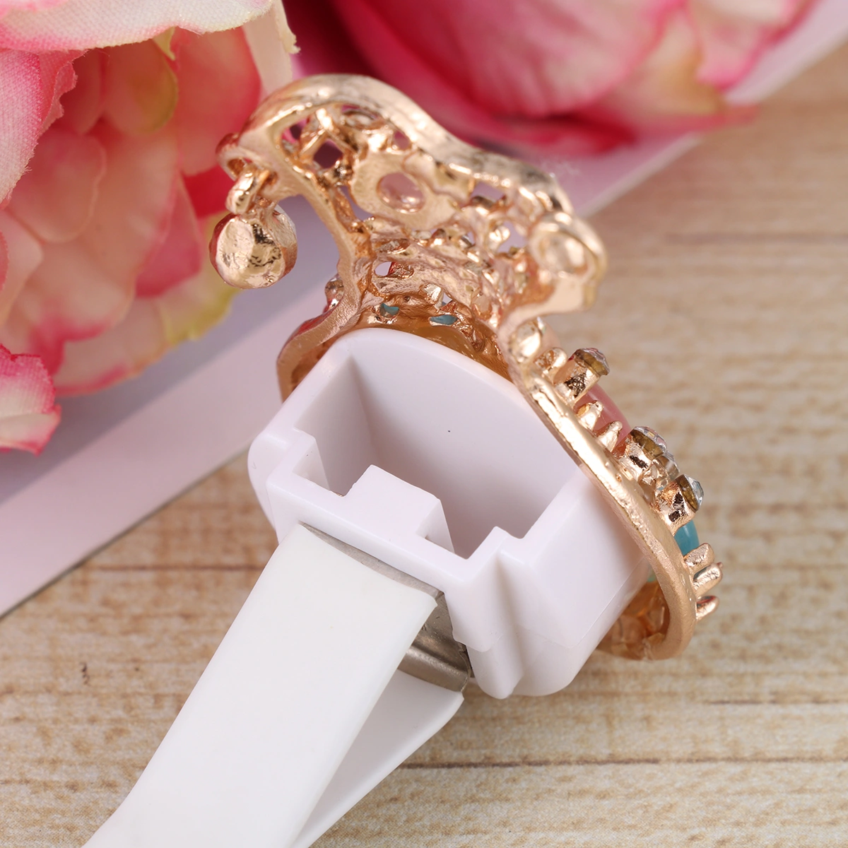 Crystal Car Perfume Clip Fashion Rhinestone Purse Shape Aromatherapy Diffuser Perfume Vent Clip Charms Auto Dashboard Sparkling Interior Decoration Gift with Random Cotton Pad