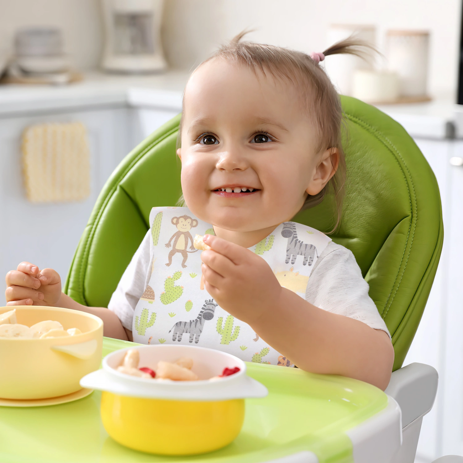 20pcs Disposable Waterproof Bib Adjustable Tape Dining Bibs for Baby Newborn Infant (Random Pattern)