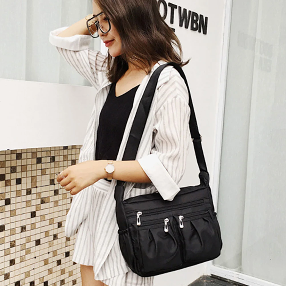 1Pc Stylish Nylon Crossbody Bag Simple Style Shoulder Bag Fashion Casual Messenger Bag for Girls Women(Black)
