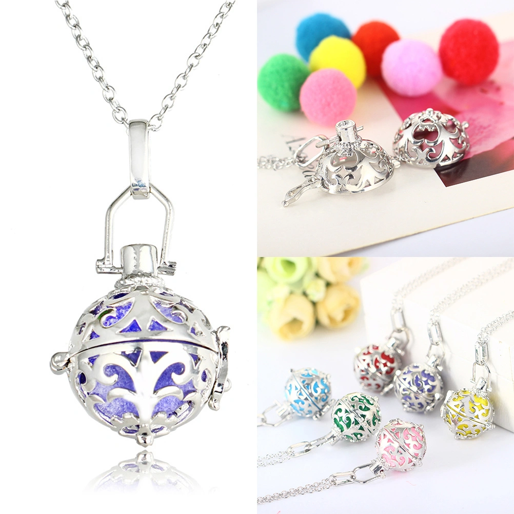 Hollow out Essential Oil Diffuser Pendant Aromatherapy Necklace Round Locket Pendant with 6 Color Pads