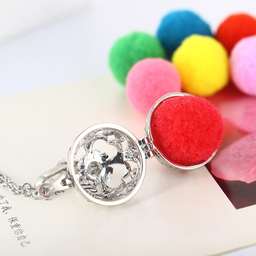 Hollow out Essential Oil Diffuser Pendant Aromatherapy Necklace Round Locket Pendant with 6 Color Pads