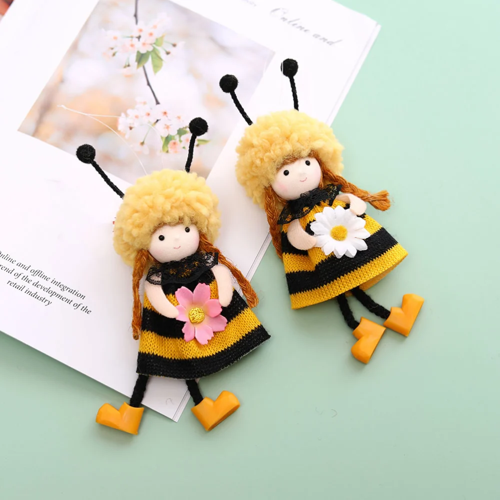 2pcs Festival Lovely Doll Toys Decorative Bee Dolls Creative Party Ornaments