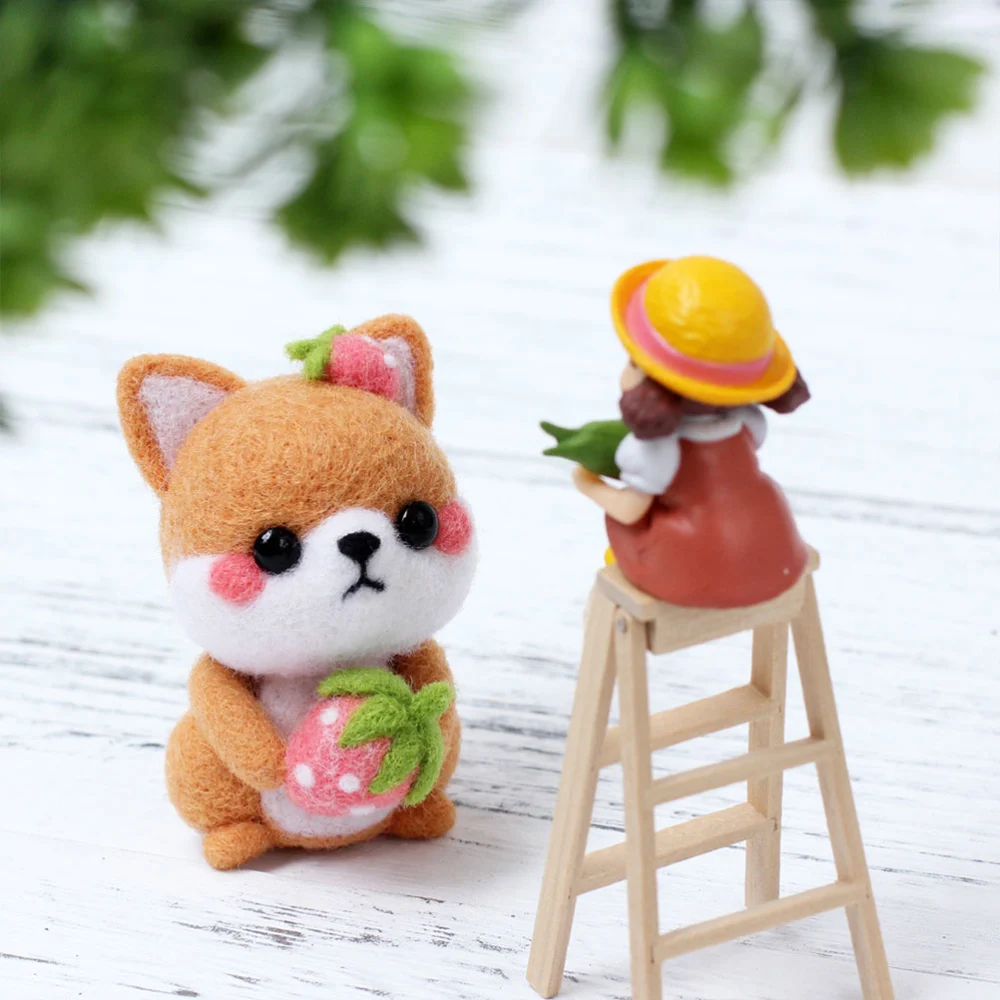 Cartoon Sitting Dog Plush Doll DIY Needle Felting Kit Wool Felting Supplies DIY Art Carft for Home Kids Adults Gift (Cute Strawberry Akita)