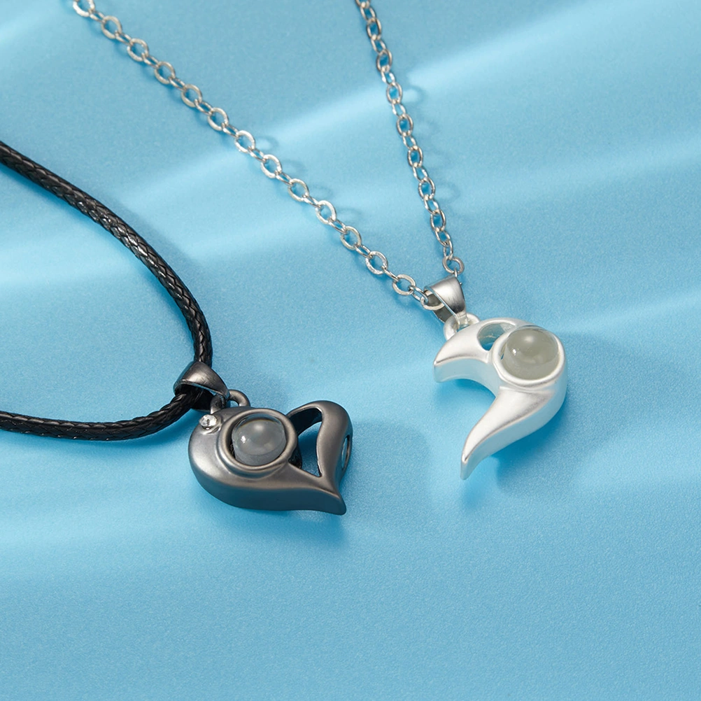 1 Pair Magnetic Matching Heart Necklace Projection Pendant Necklace Jewelry Gift