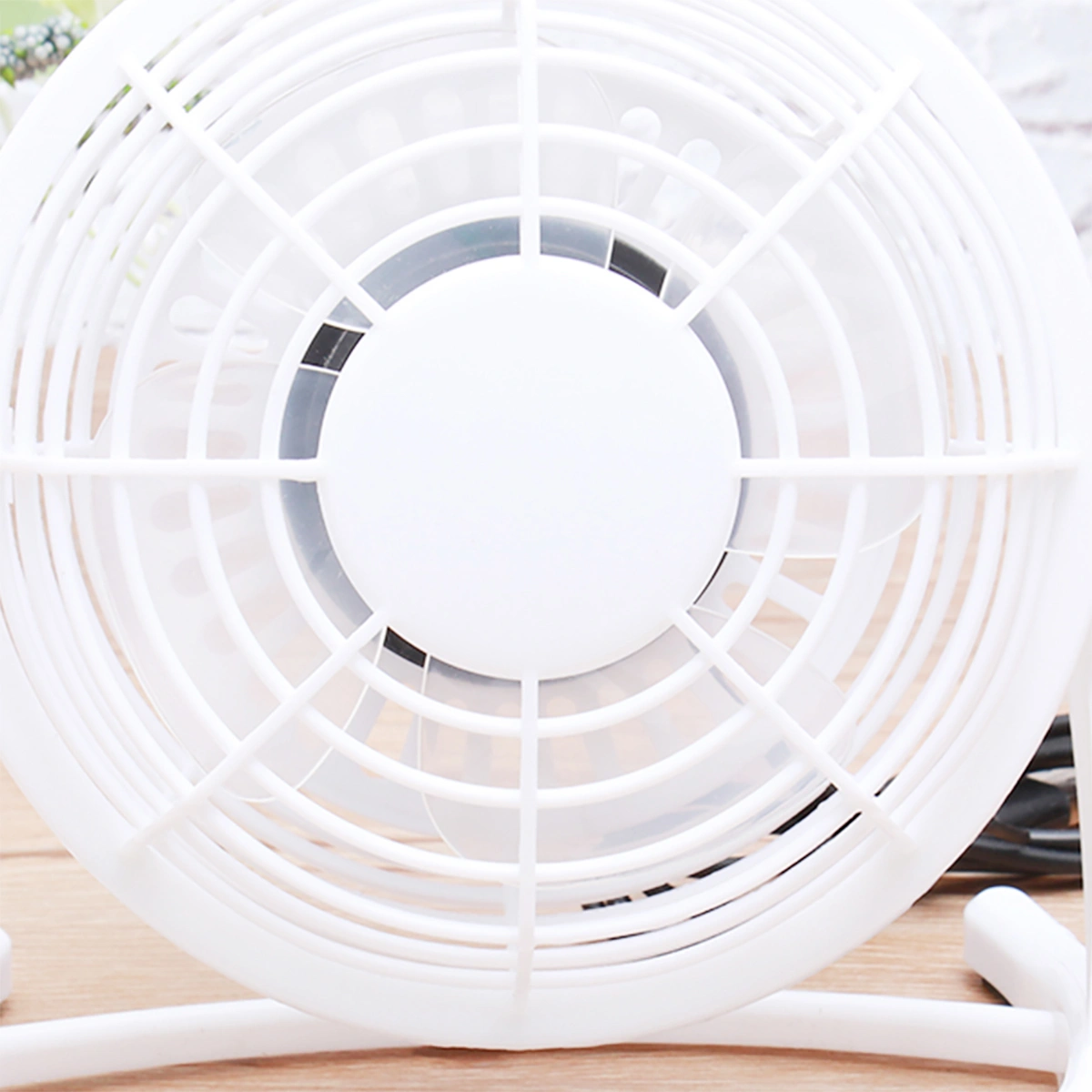 Ultra-silent Small Desk Fan Small Table Personal Portable Mini Fan Usb Powered Mini Fan (White)