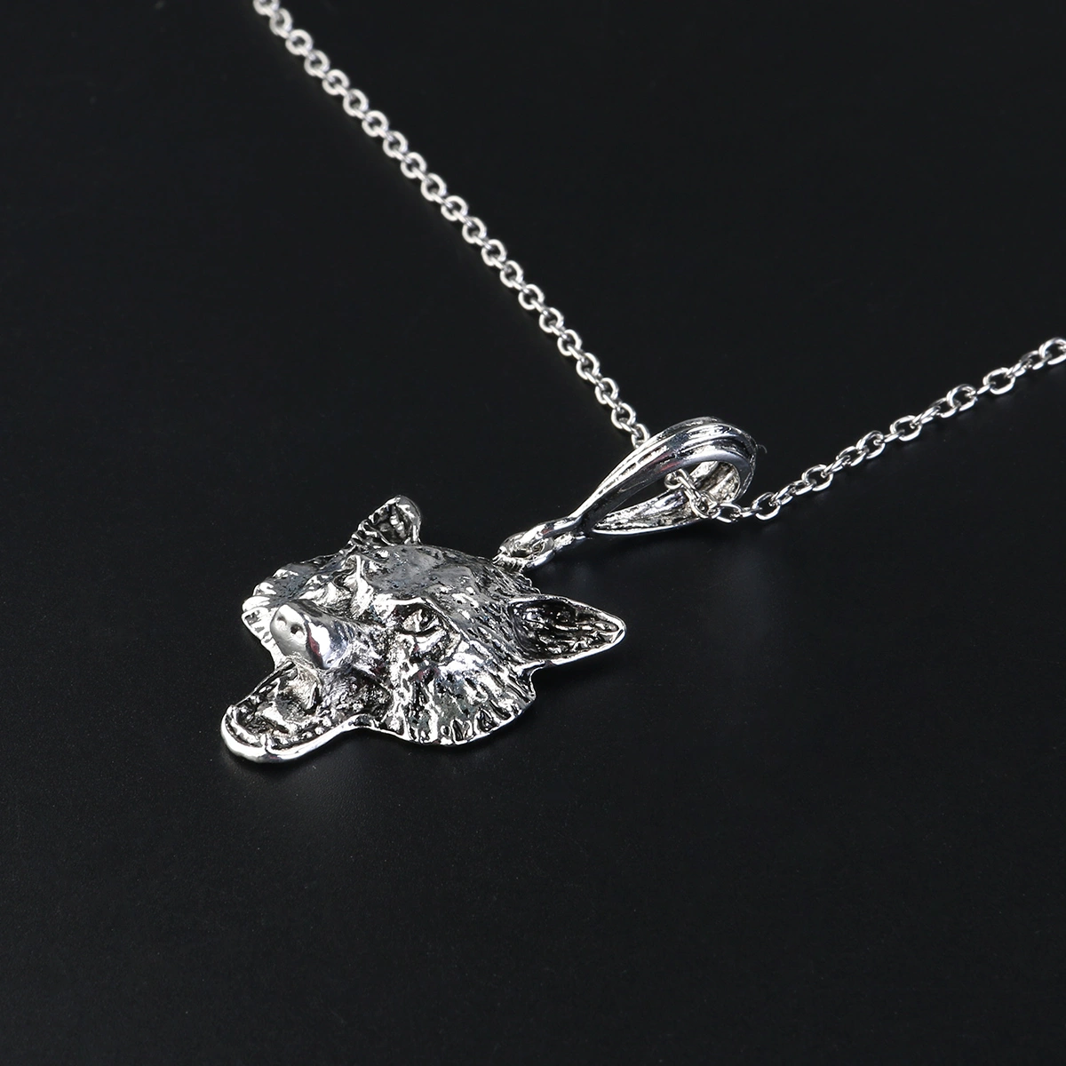 Vintage Adjustable Wolf Style Alloy Pendant Sweater Necklace Chain (Silver)