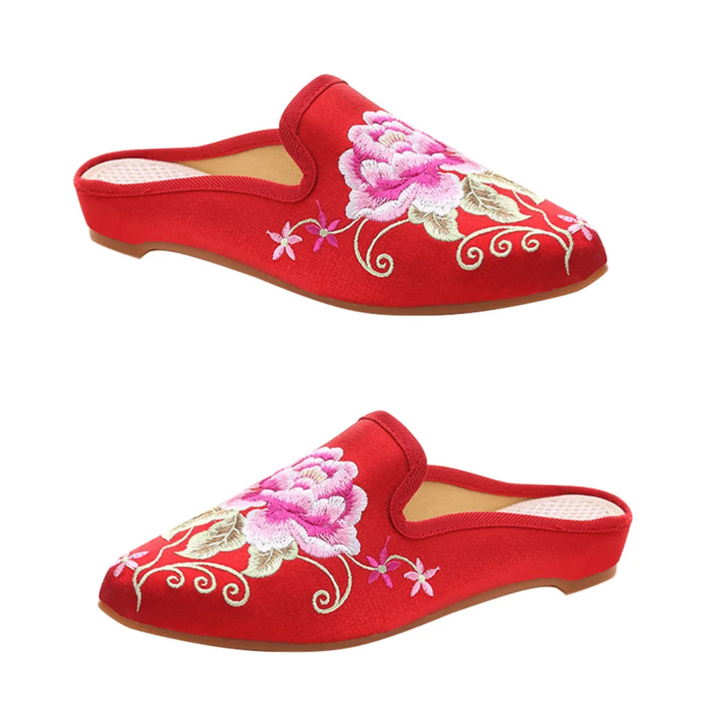 1 Pair Ethnic Style Embroidery Slippers Fashion Slippers for Women (Size 39)