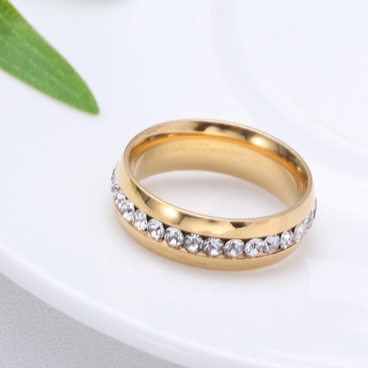 Ring Stylish Simple Finger Ring Crystal Diamond Ring Jewelry for Women Wedding Engagement Size 8 (Golden)