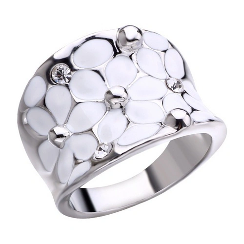 Ladies white flower pattern ring