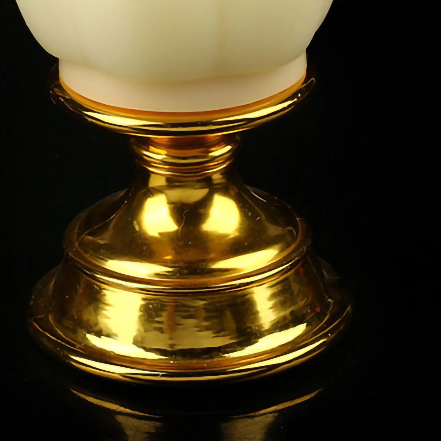 LED Lotus Lamp Simulated Candle Wick Design Soft Natural Light Lotus Flower Light Buddha Lamp Decoration Beige