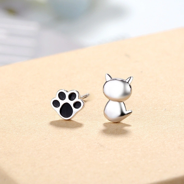 Fashion Women's 925 Silver Cute Cat and Paw Individuality Asymmetric Ear Stud Earrings