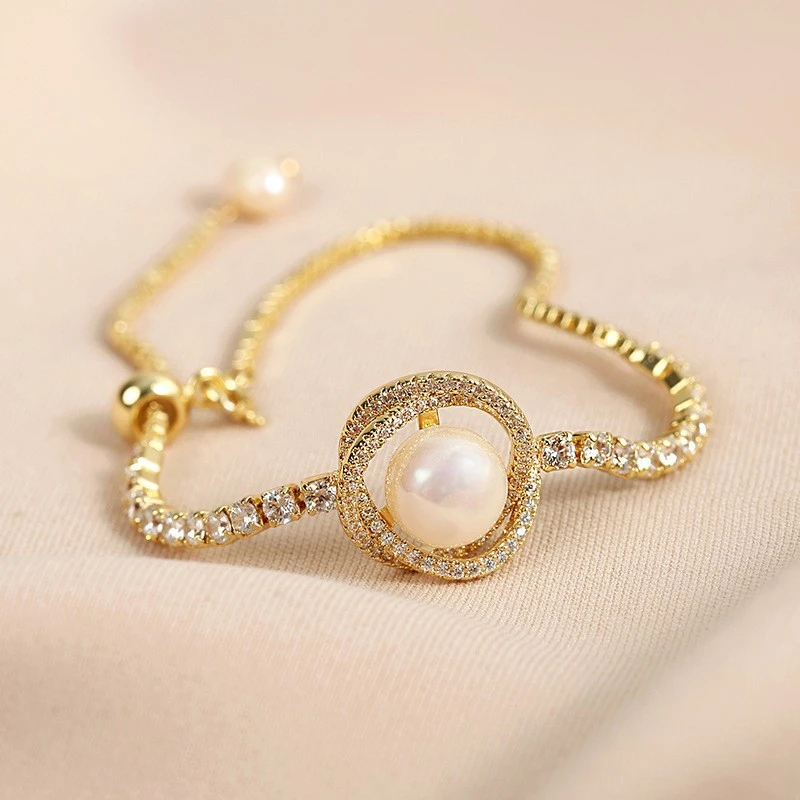 Fashion Pearls Strap Diamond Bracelet Elegant