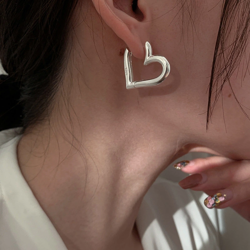 Simple Hollow Love Ear Clip Women