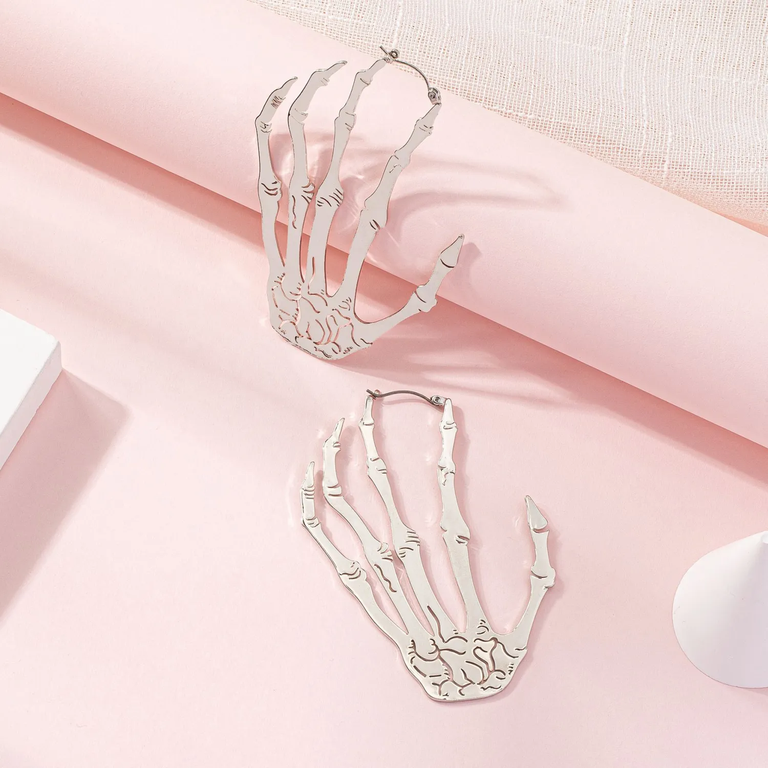 Alloy Skull Hand Claw Earrings