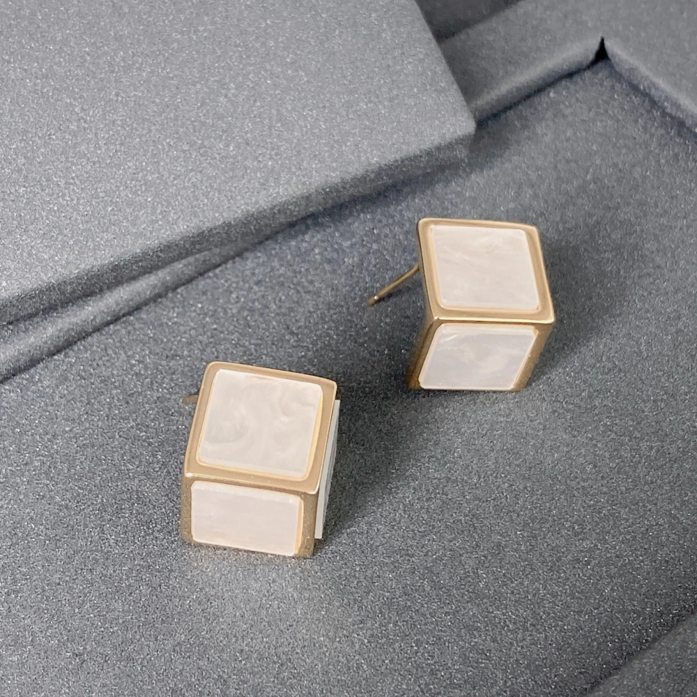 Simple Fashion Three-dimensional Geometric Square Stud Earrings