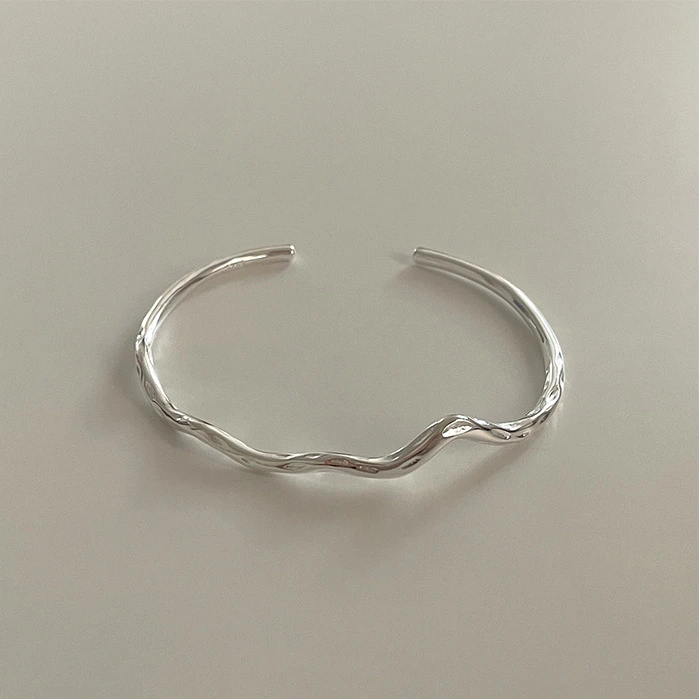 925 Sterling Silver Simple Twisted Shaped Mobius Bracelet