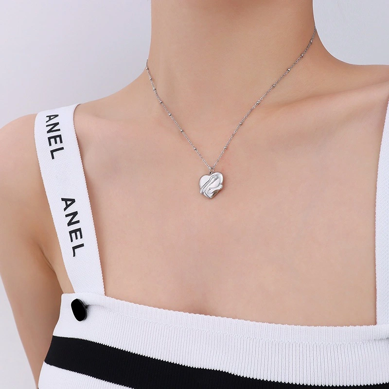 Hand Holding Love Pendant Clavicle Chain