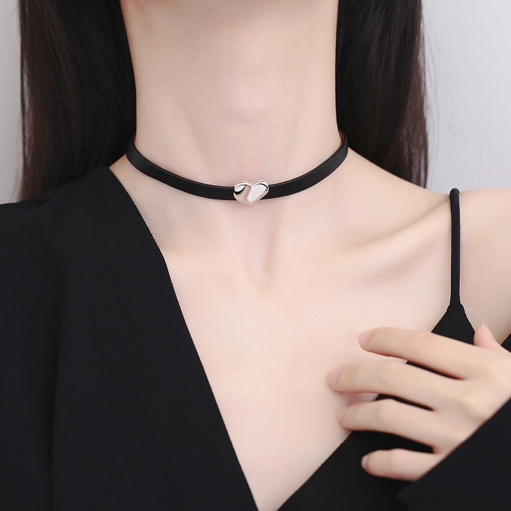 Europe And The United States Love Flow Leather Collar Black Leather Rope Choker Neck Chain Female Sweet Cool Spicy Girl Collarbone Chain PU Tide