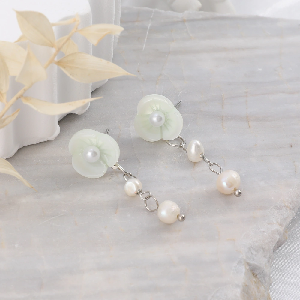 Green flower pearl earrings