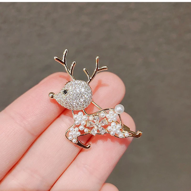 New Year's gift deer brooch ins trendy cute personality coat sweater pin temperament luxury accessories