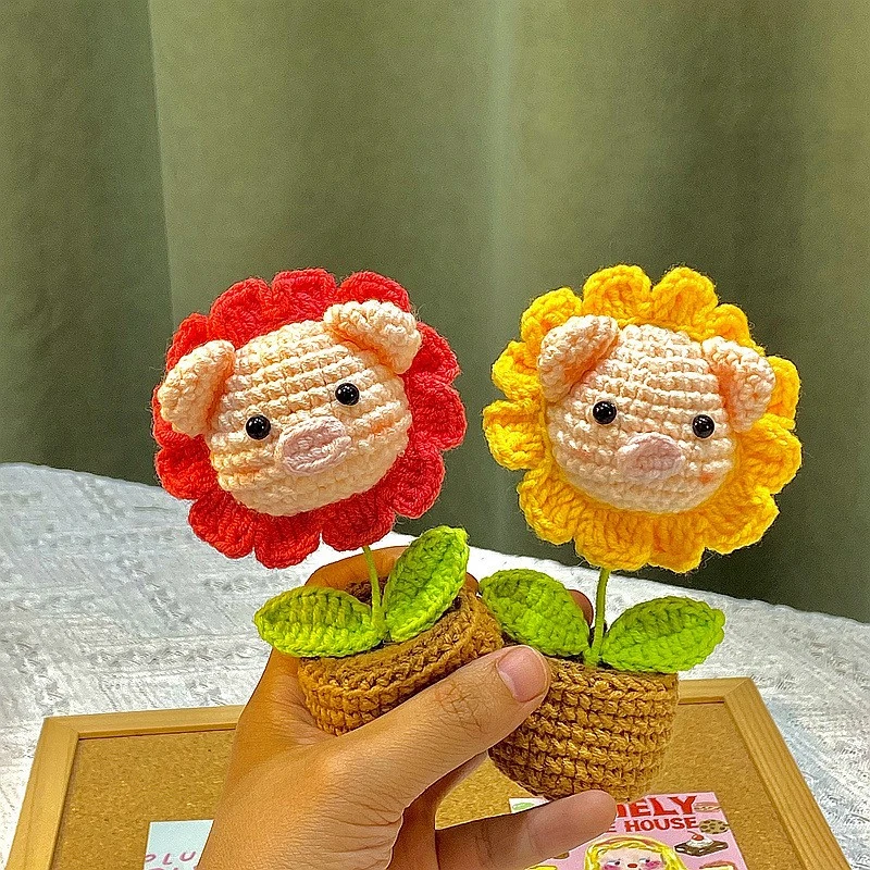 Handmade Flower Piglet Cute Doll with Woolen Thread