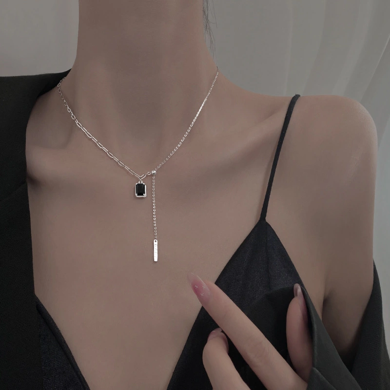 Fashion Black Square Plate Necklace