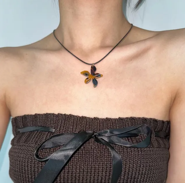 Amber Maple Leaf Necklace Fashion Geometric Acrylic Design Clavicle Chain