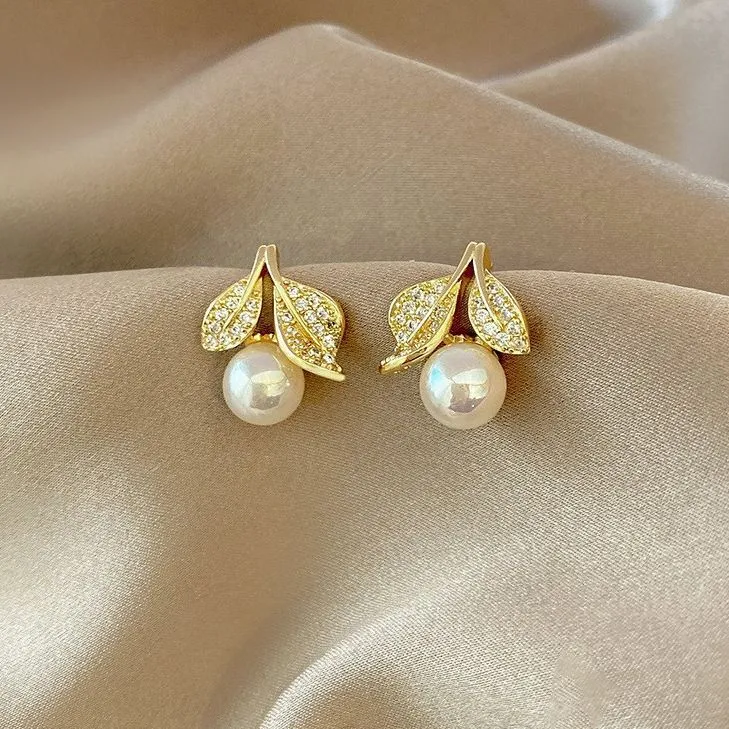 Exquisite Micro-inlaid Leaves Female All-matching Graceful Light Luxury Minority Pearl Stud Earrings