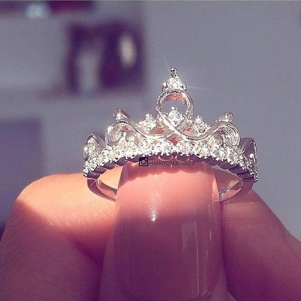 Latest Creative Crown Silver Plated Color Natural White Zircon Ring Elegant Temptation Princess Engagement Wedding Ring Anniversary Gift Birthday Banquet Jewelry