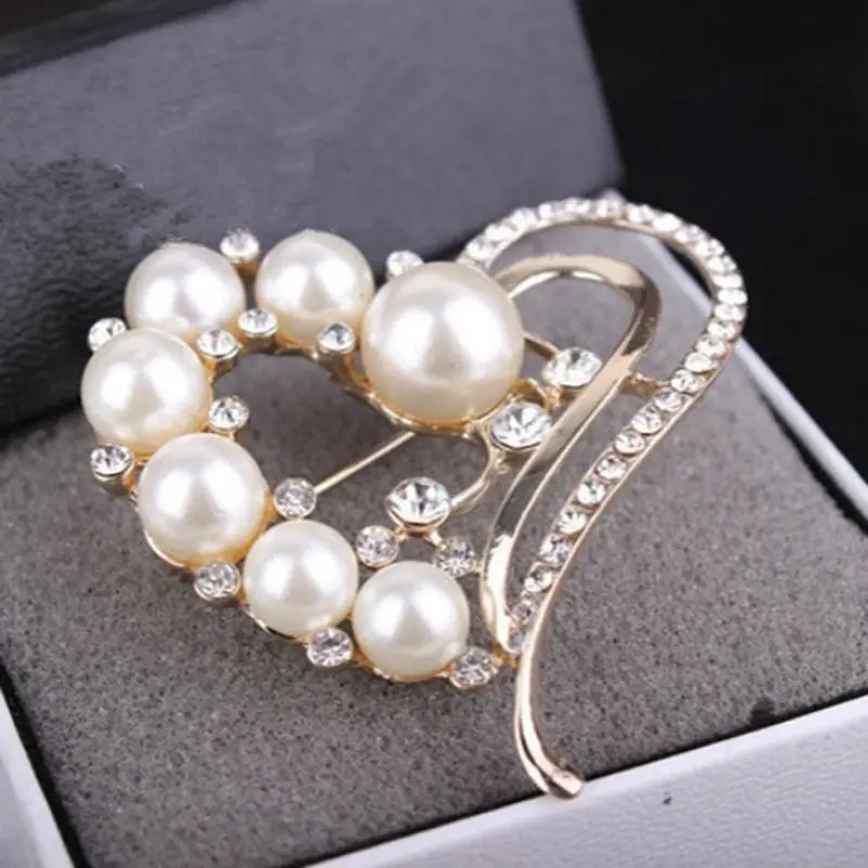 Creative Heart Shape Crystal Pearls Brooch Clothing Decoration Pins Jewelry Wedding Dress Decor