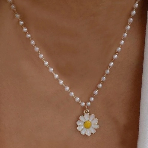 New Fashion Imitation Pearl Daisy Choker Necklace Elegant White Flower Pendant Necklaces for Women Jewelry Gifts