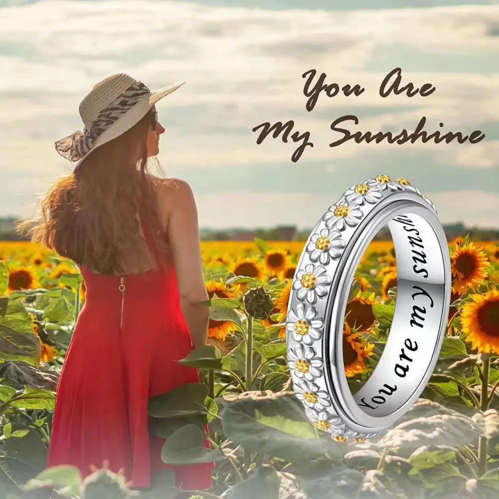 Stylish and sweet rotatable daisy ring, temperament and versatile flower two-color couple ring